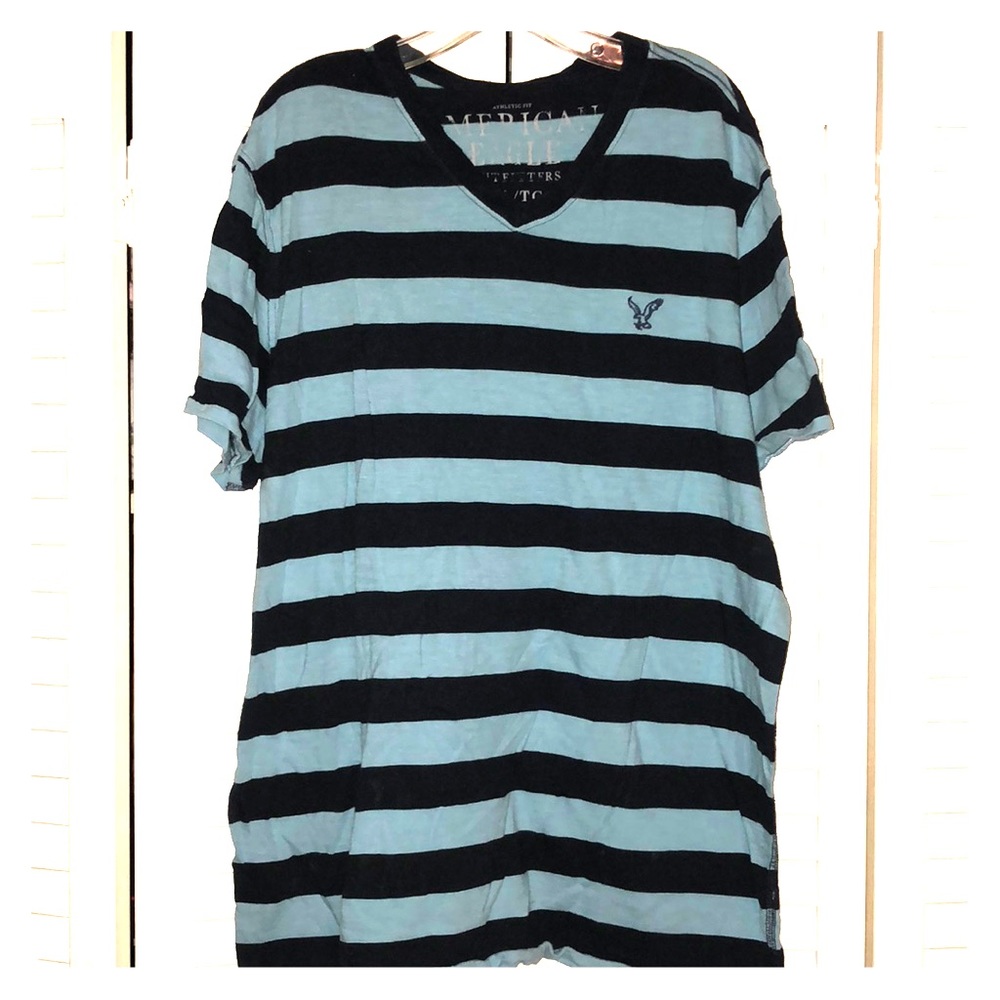 American Eagle V Neck Athletic Fit T. Size XL